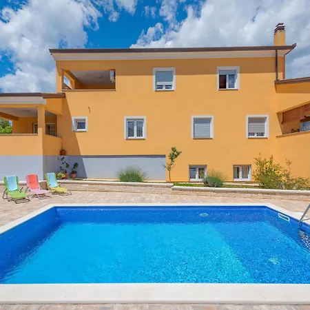 Дом отдыха Beautiful In Sorici-kanfanar With Kitchen *