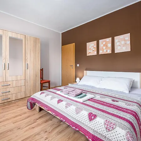 Beautiful In Sorici-kanfanar With Kitchen בית נופש