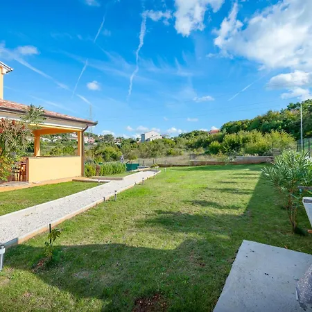 Beautiful In Sorici-kanfanar With Kitchen Sorici